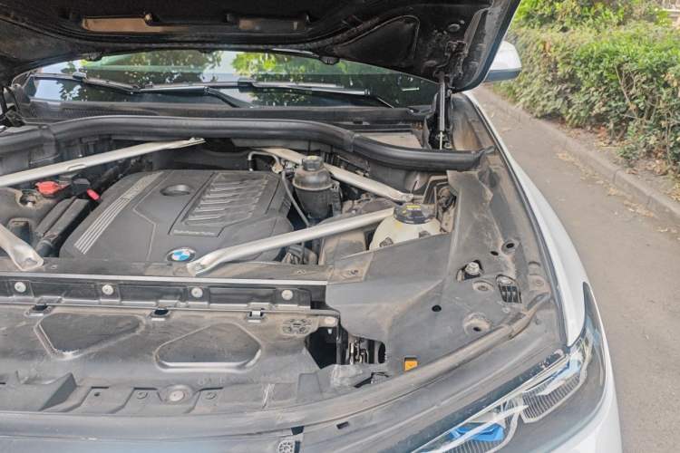 Used BMW X7 2022 xDrive40i Luxury M Sport Package Engine Bay Left