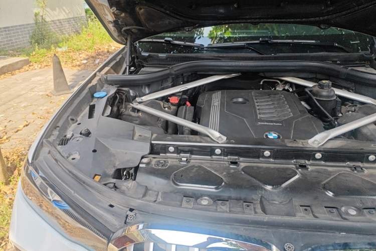 Used BMW X7 2022 xDrive40i Luxury M Sport Package Engine Bay Right