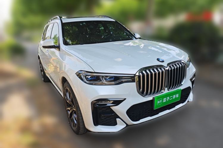 Used BMW X7 2022 xDrive40i Luxury M Sport Package Front Right 45 Deg