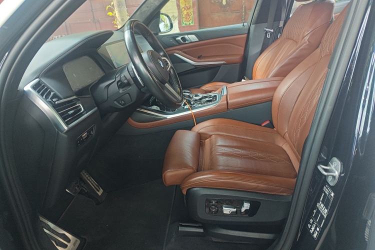 Used BMW X7 2022 xDrive40i Luxury M Sport Package Left Front Seat