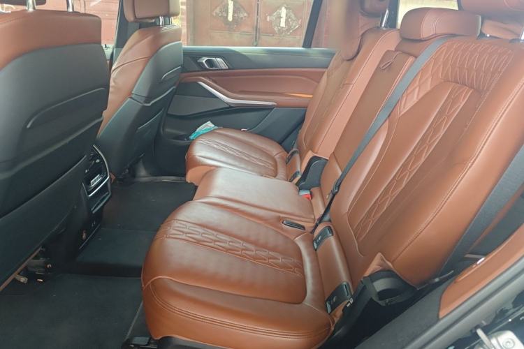 Used BMW X7 2022 xDrive40i Luxury M Sport Package Left Rear Seat