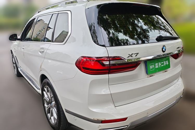 Used BMW X7 2022 xDrive40i Luxury Package with Leading Features Rear Left 45 Deg