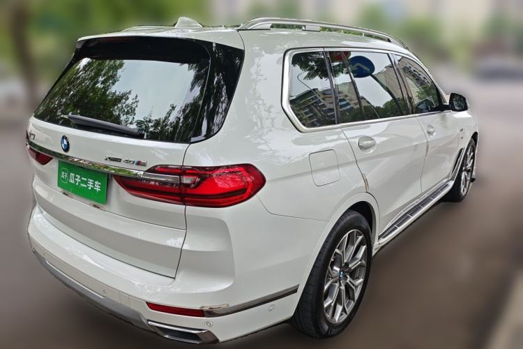 Used BMW X7 2022 xDrive40i Luxury Package with Leading Features Rear Right 45 Deg