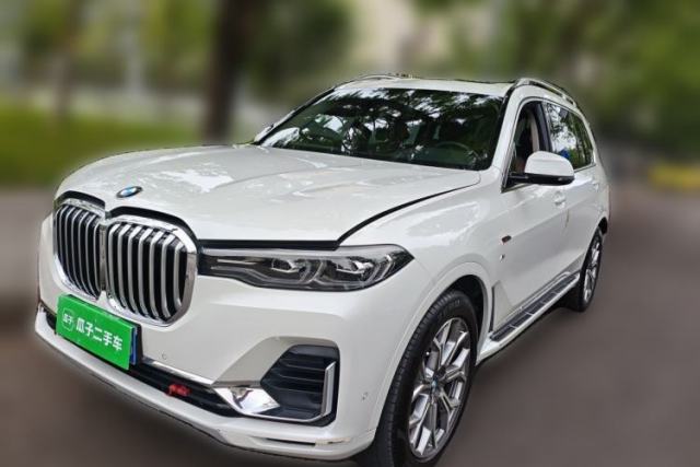 Used BMW X7 2022 xDrive40i Luxury Package with Leading Features