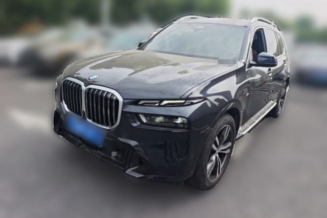 Used BMW X7 2023 xDrive40i Luxury Package with Leading Features