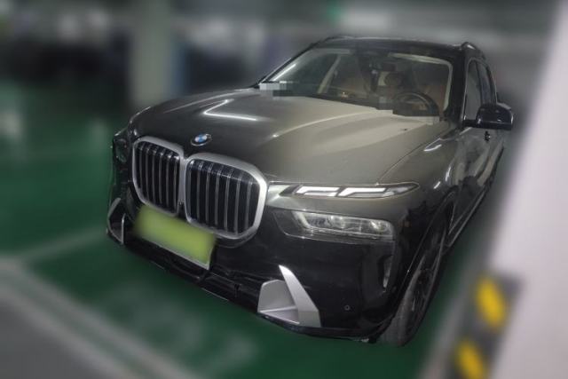 Used BMW X7 2023 xDrive40i Luxury Package with Leading Features