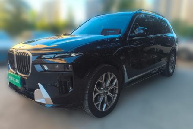 Used BMW X7 2023 xDrive40i Luxury Package with Leading Features