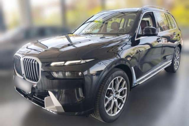Used BMW X7 2023 xDrive40i Luxury Package with Leading Features