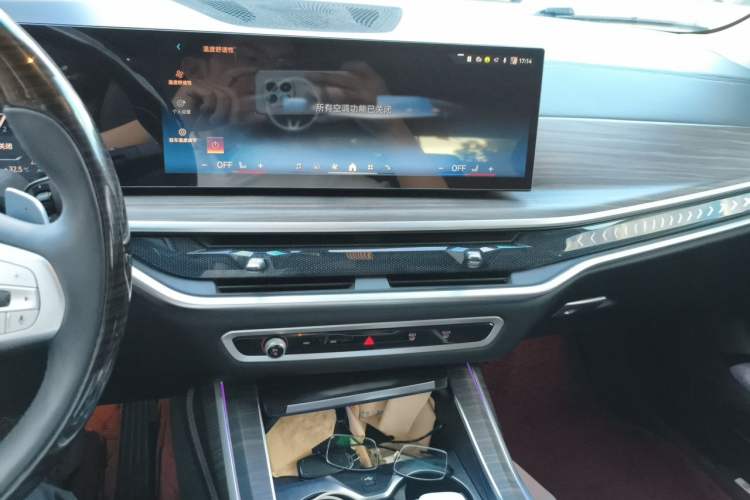 Used BMW X7 2023 xDrive40i Luxury Package with Leading Features Audio And AC Panel