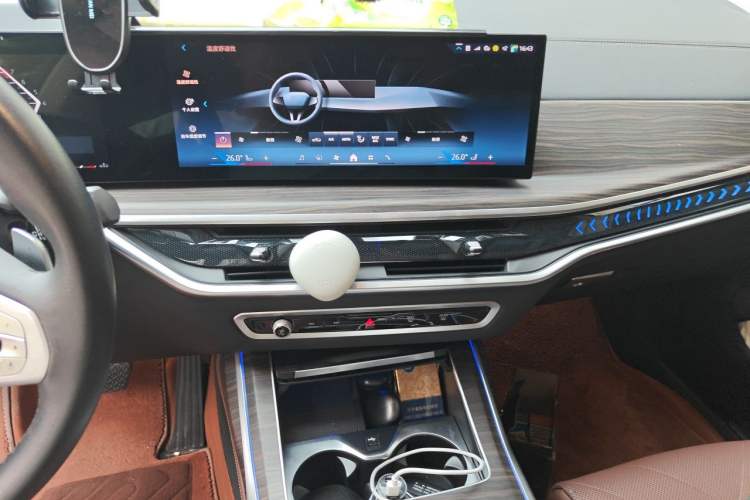 Used BMW X7 2023 xDrive40i Luxury Package with Leading Features Audio And AC Panel