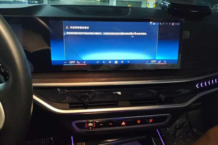 Used BMW X7 2023 xDrive40i Luxury Package with Leading Features Audio And AC Panel