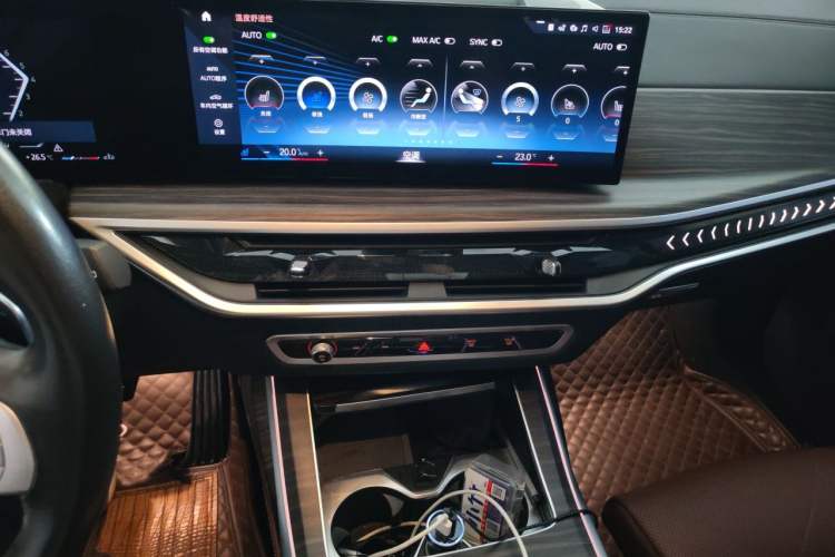 Used BMW X7 2023 xDrive40i Luxury Package with Leading Features Audio And AC Panel