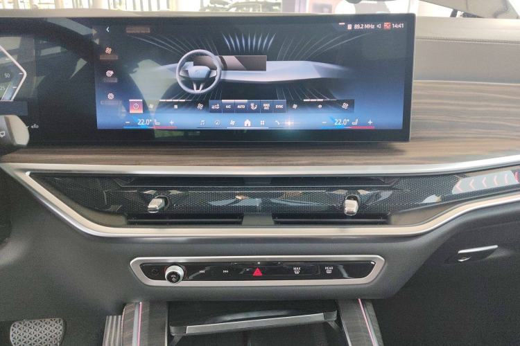 Used BMW X7 2023 xDrive40i Luxury Package with Leading Features Audio And AC Panel