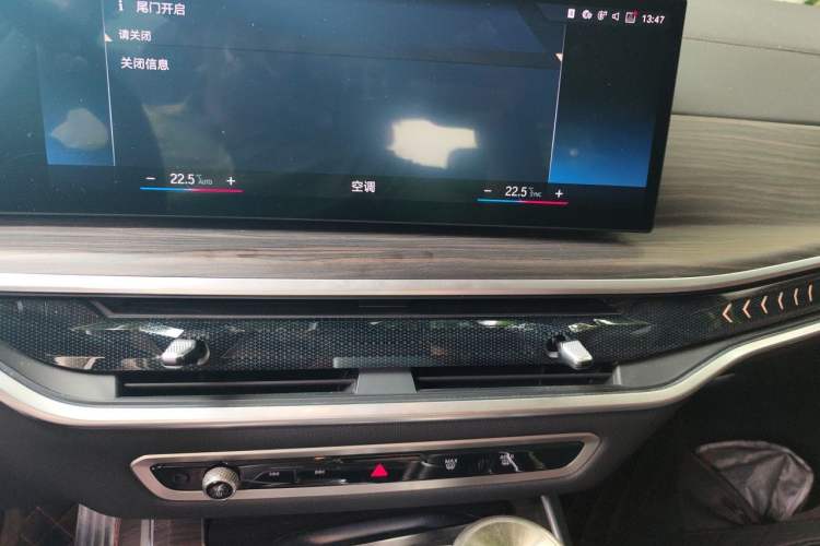 Used BMW X7 2023 xDrive40i Luxury Package with Leading Features Audio And AC Panel