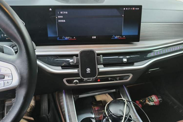 Used BMW X7 2023 xDrive40i Luxury Package with Leading Features Audio And AC Panel