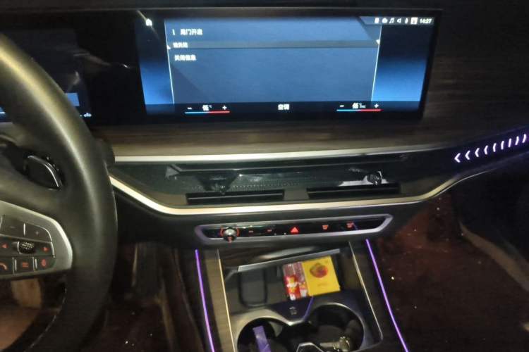Used BMW X7 2023 xDrive40i Luxury Package with Leading Features Audio And AC Panel