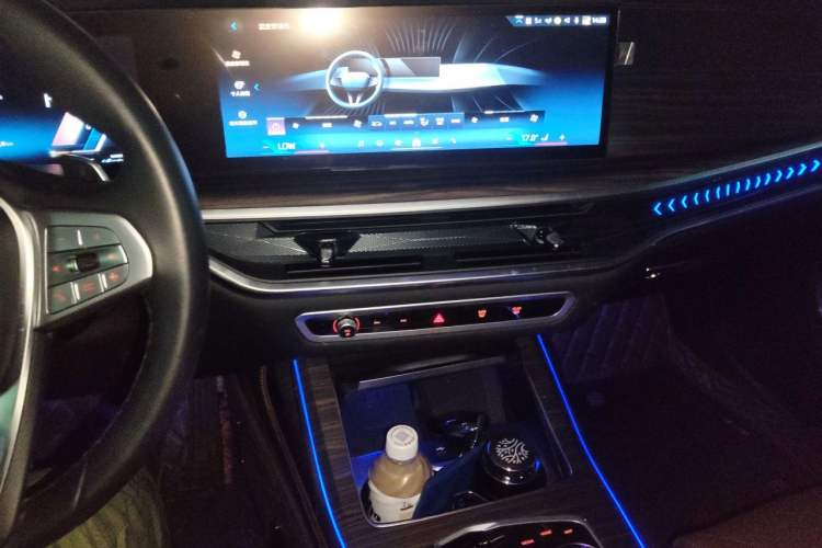 Used BMW X7 2023 xDrive40i Luxury Package with Leading Features Audio And AC Panel