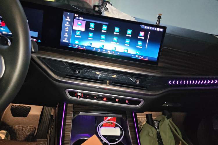 Used BMW X7 2023 xDrive40i Luxury Package with Leading Features Audio And AC Panel