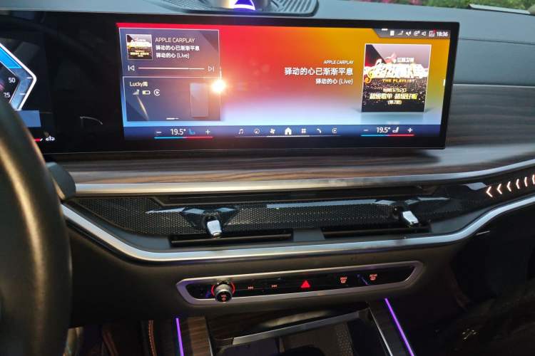 Used BMW X7 2023 xDrive40i Luxury Package with Leading Features Audio And AC Panel