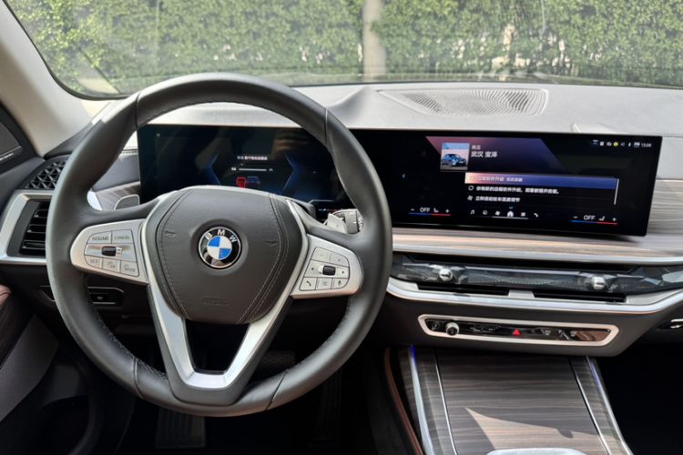 Used BMW X7 2023 xDrive40i Luxury Package with Leading Features Audio And AC Panel