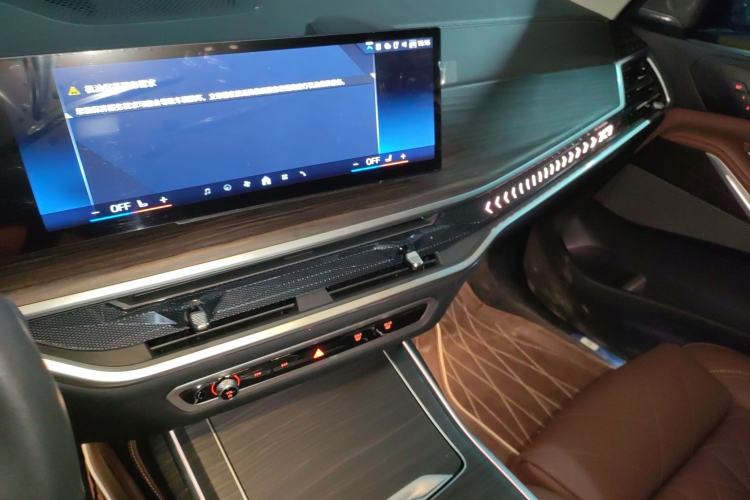 Used BMW X7 2023 xDrive40i Luxury Package with Leading Features Audio And AC Panel