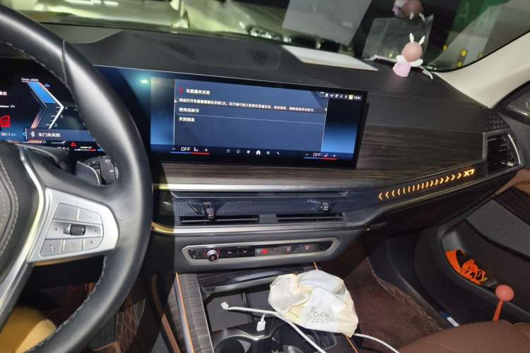 Used BMW X7 2023 xDrive40i Luxury Package with Leading Features Audio And AC Panel