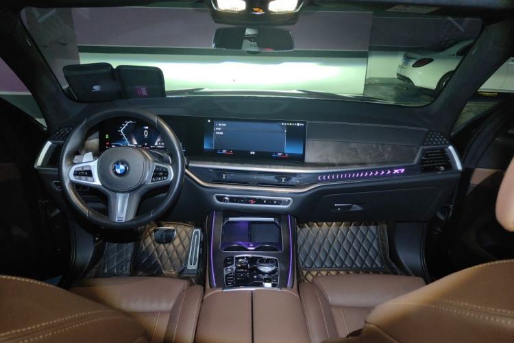 Used BMW X7 2023 xDrive40i Luxury M Sport Package Center Console