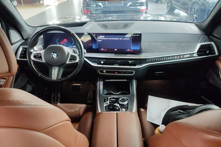 Used BMW X7 2023 xDrive40i Luxury M Sport Package Center Console