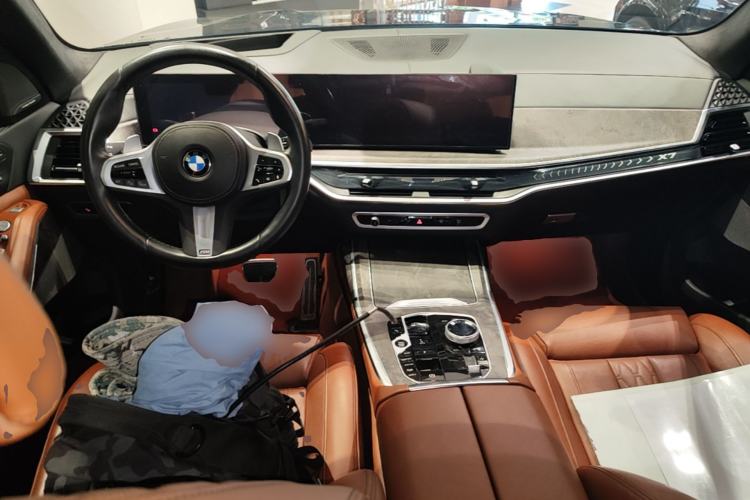 Used BMW X7 2023 xDrive40i Luxury M Sport Package Center Console