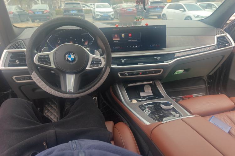 Used BMW X7 2023 xDrive40i Luxury M Sport Package Center Console