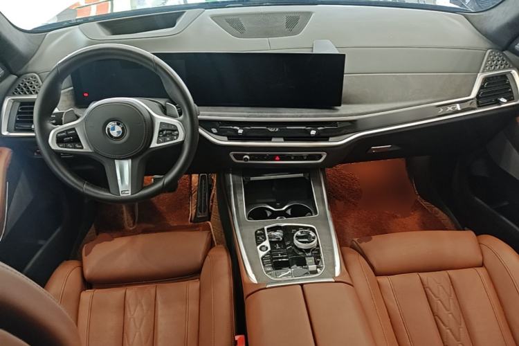 Used BMW X7 2023 xDrive40i Luxury M Sport Package Center Console