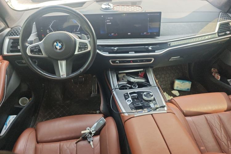Used BMW X7 2023 xDrive40i Luxury Package with Leading Features Center Console