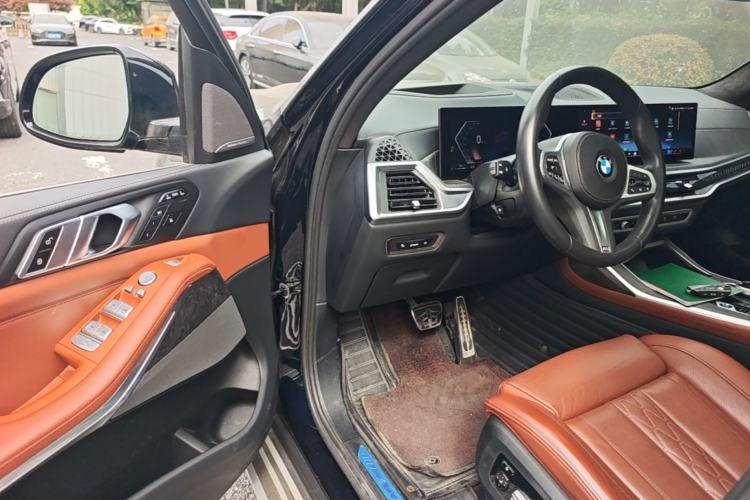 Used BMW X7 2023 xDrive40i Luxury Package with Leading Features Driver Seat