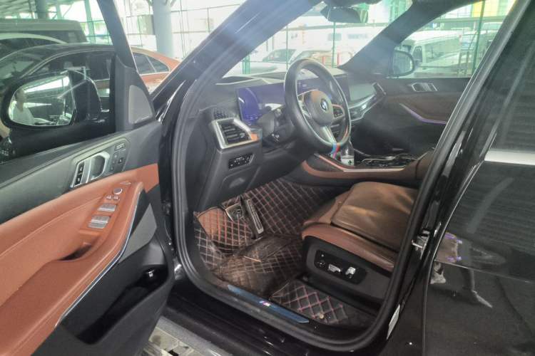 Used BMW X7 2023 xDrive40i Luxury M Sport Package Driver Seat