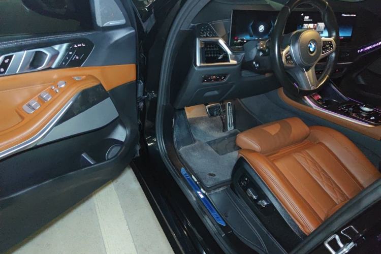 Used BMW X7 2023 xDrive40i Luxury M Sport Package Driver Seat
