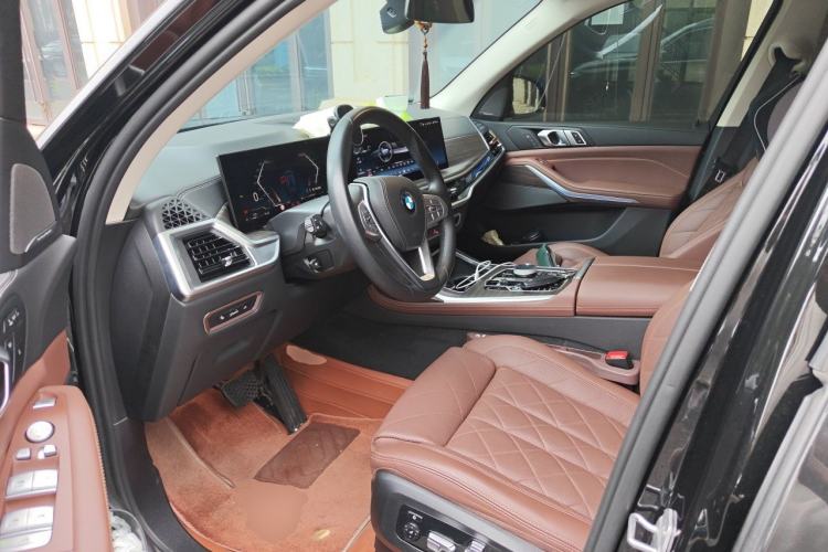 Used BMW X7 2023 xDrive40i Luxury Package with Leading Features Driver Seat