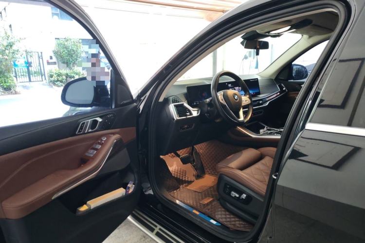 Used BMW X7 2023 xDrive40i Luxury Package with Leading Features Driver Seat