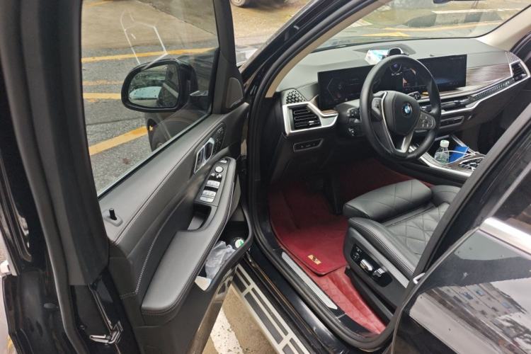 Used BMW X7 2023 xDrive40i Luxury Package with Leading Features Driver Seat