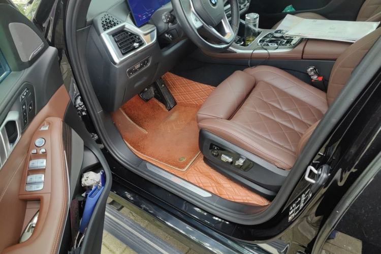 Used BMW X7 2023 xDrive40i Luxury Package with Leading Features Driver Seat