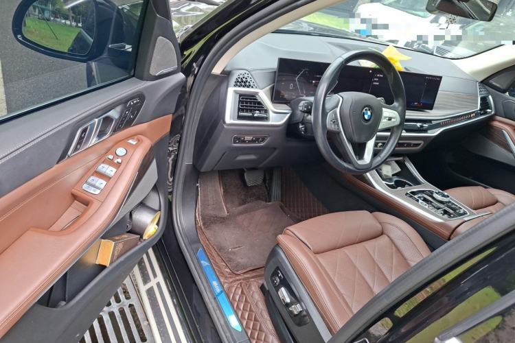 Used BMW X7 2023 xDrive40i Luxury Package with Leading Features Driver Seat