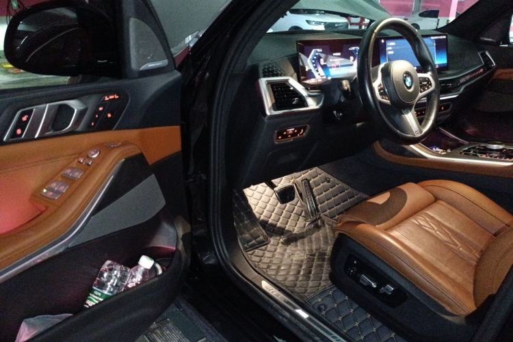 Used BMW X7 2023 xDrive40i Luxury Package with Leading Features Driver Seat