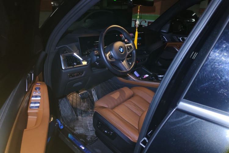 Used BMW X7 2023 xDrive40i Luxury M Sport Package Driver Seat