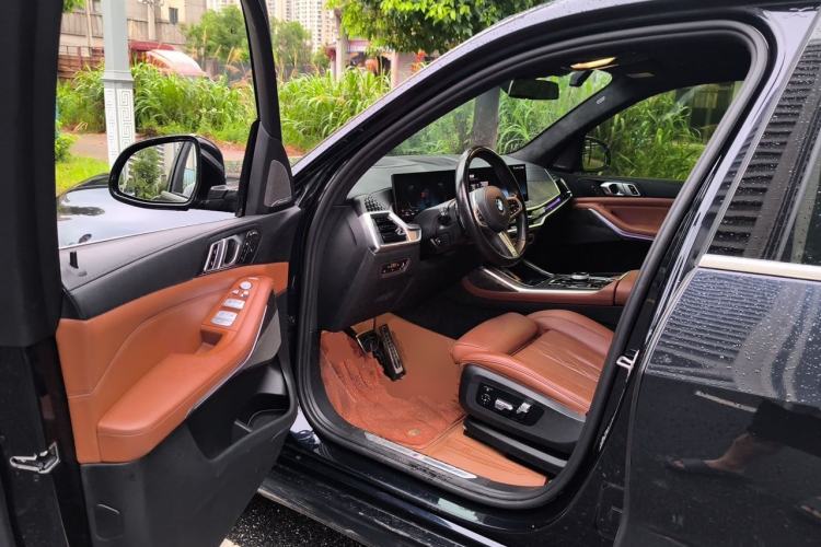 Used BMW X7 2023 xDrive40i Luxury M Sport Package Driver Seat