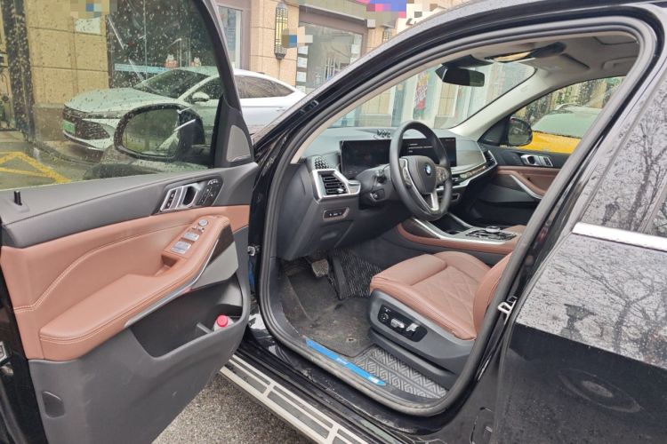 Used BMW X7 2023 xDrive40i Luxury Package with Leading Features Driver Seat