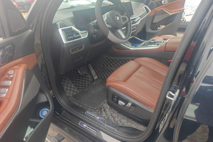 Used BMW X7 2023 xDrive40i Luxury M Sport Package Driver Seat