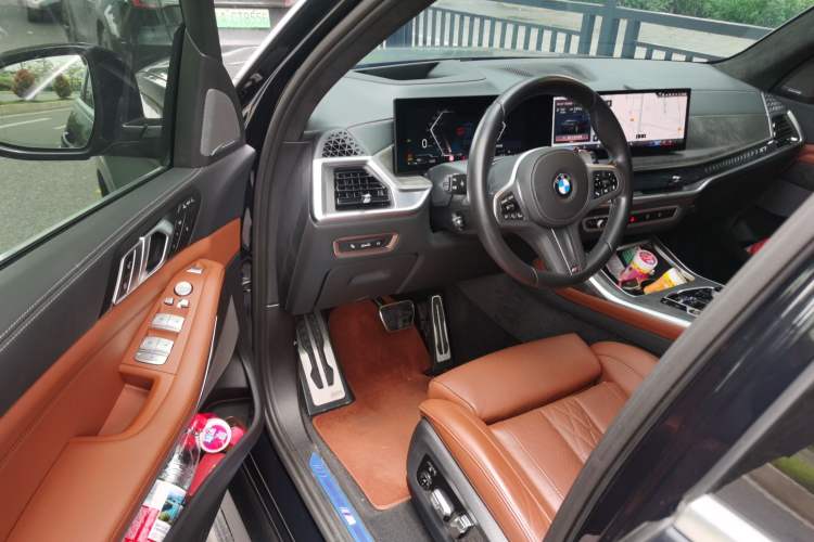 Used BMW X7 2023 xDrive40i Luxury M Sport Package Driver Seat