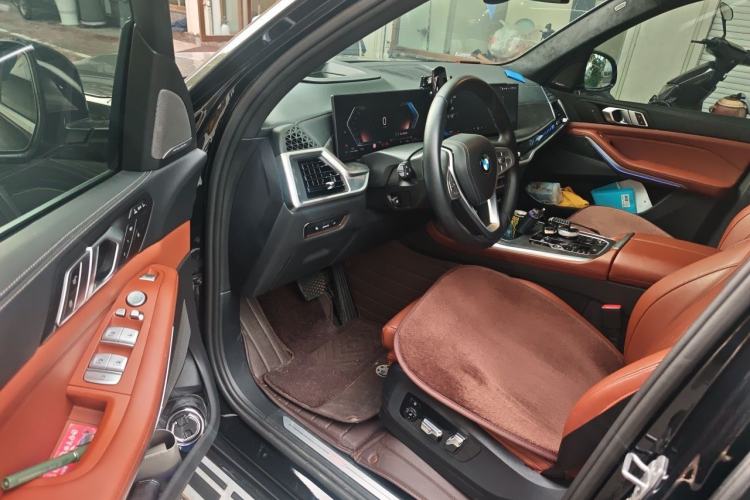Used BMW X7 2023 xDrive40i Luxury Package with Leading Features Driver Seat