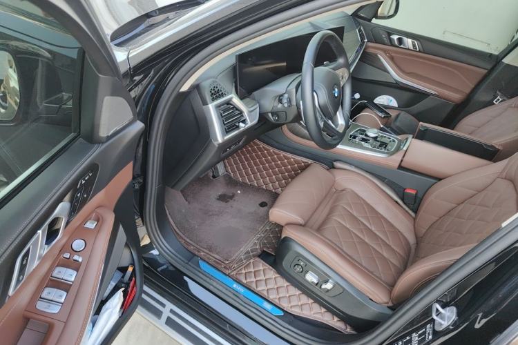 Used BMW X7 2023 xDrive40i Luxury Package with Leading Features Driver Seat