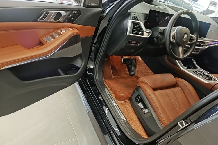 Used BMW X7 2023 xDrive40i Luxury M Sport Package Driver Seat