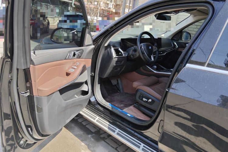 Used BMW X7 2023 xDrive40i Luxury Package with Leading Features Driver Seat